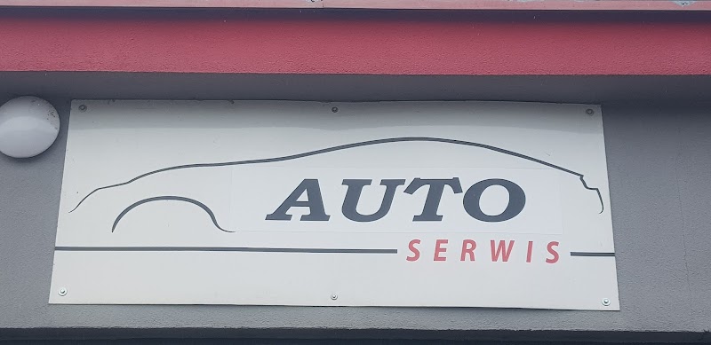 Wnętrze warsztatu Auto Serwis przy ul. Boya-Żeleńskiego 64 w Nowym Sączu